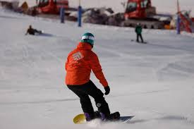 Aula Particular de Snowboard (mín. 2 pessoas — Traslado + Passe + Equipamento + 2h de aula + Tubing + Parador) 2