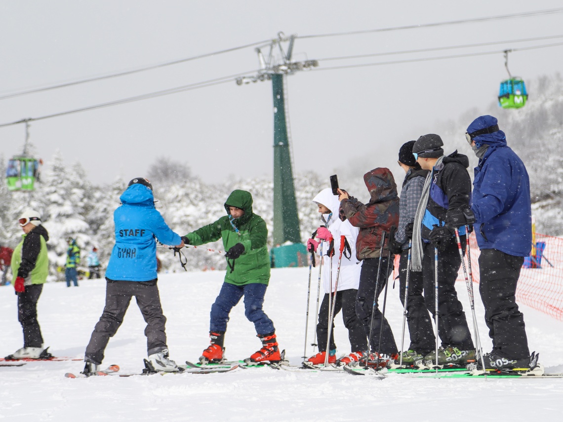 Clases colectivas de Ski en Cerro Bayo(Traslado + Pase + Equipo + 2h de clase + tubing) 1